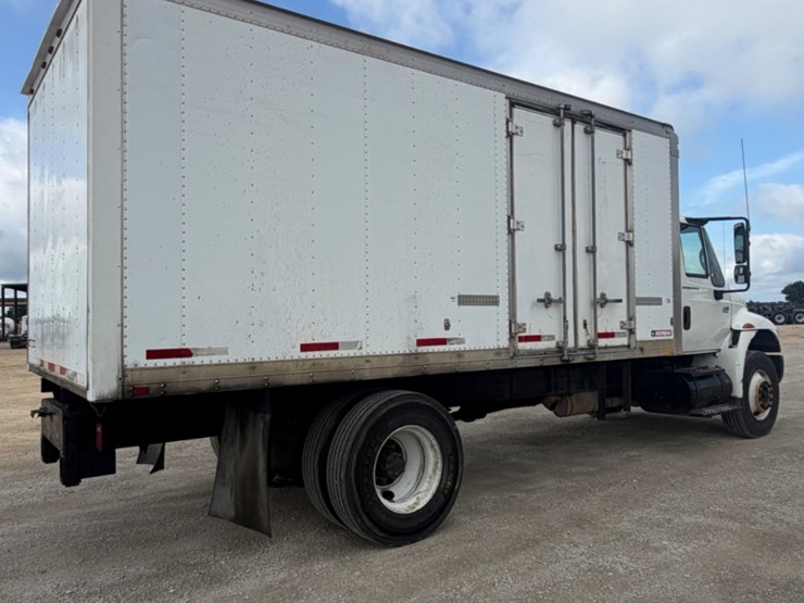 2008-international-durastar-4400-image-5