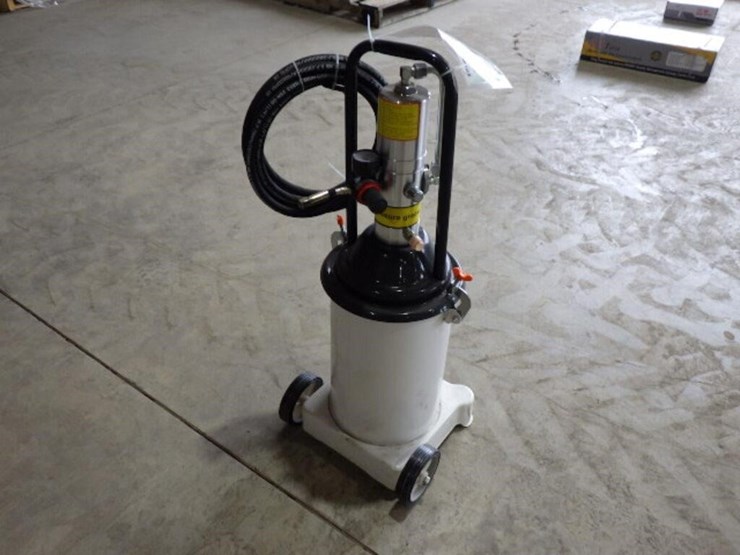 high-pressure-air-operated-grease-pump-image-3