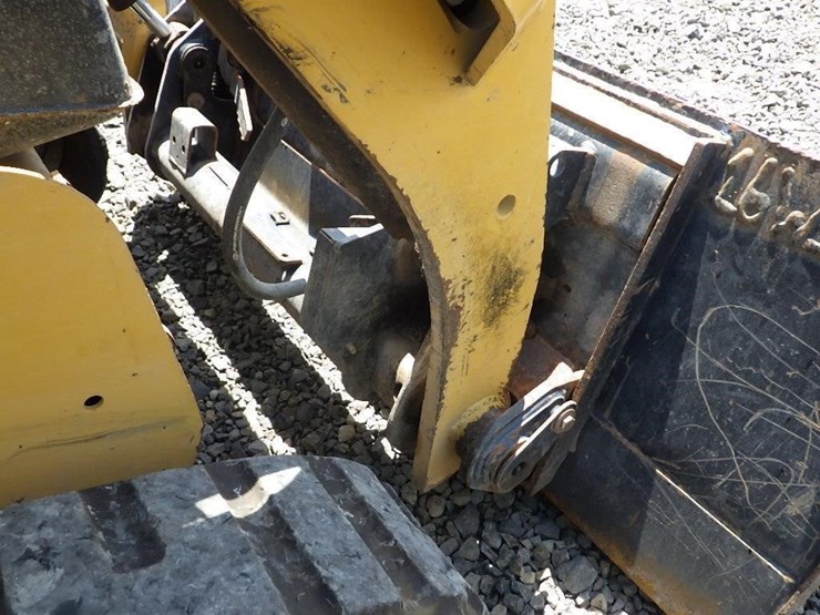 2018-caterpillar-239d-image-18