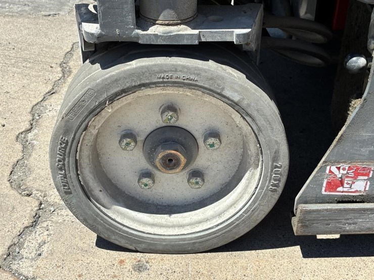 2004-skyjack-sjiii3219-image-5