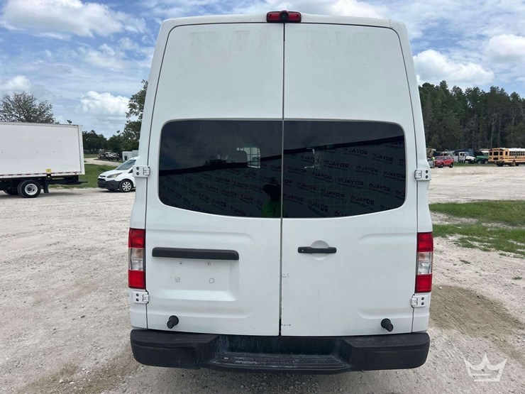 2017-nissan-nv2500hd-image-20