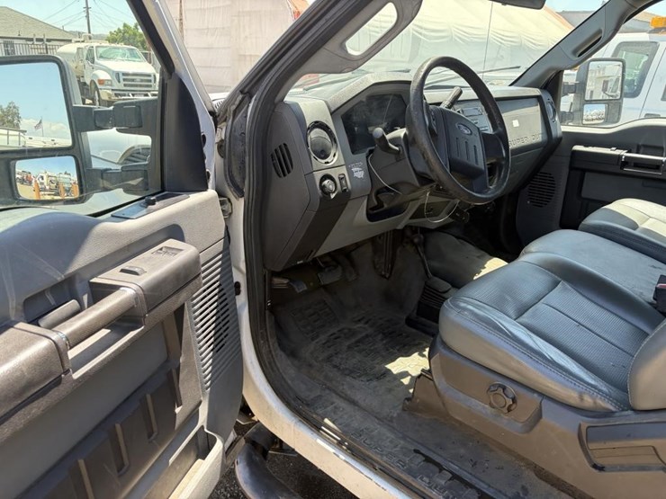 2011-ford-f250-image-13