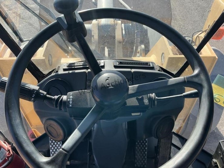 2017-deere-624k-image-21