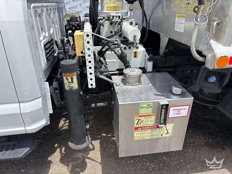 2017-ford-f550-image-15