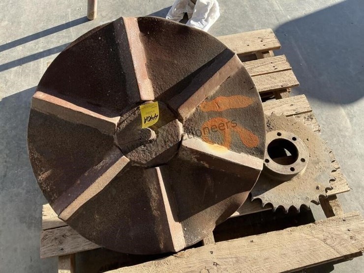 spreader-truck-sprocket-&-spinner-image-3