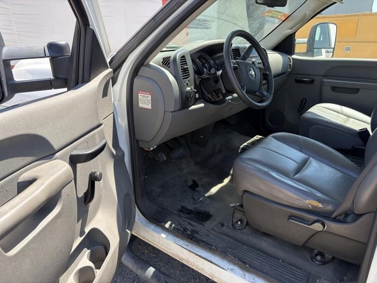 2011-chevrolet-silverado-2500-image-11