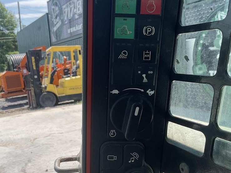 2020-bobcat-t76-image-15