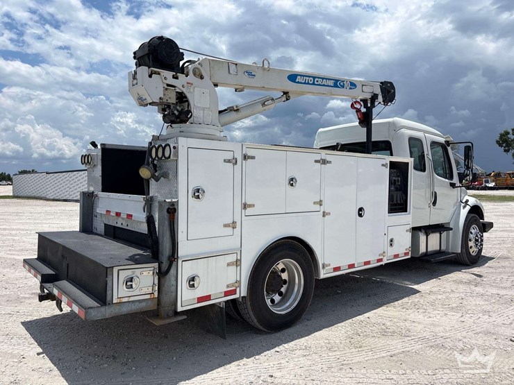 2017-freightliner-m2-106-image-3