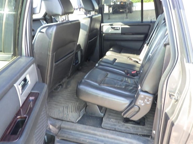 2010-ford-expedition-image-15