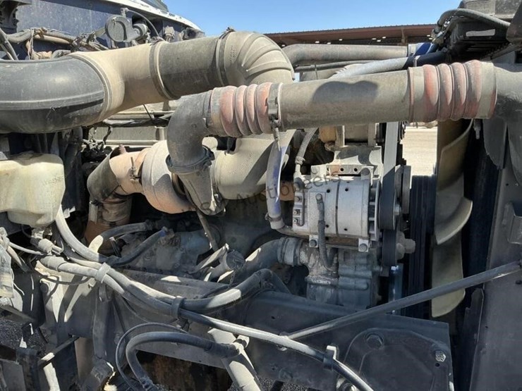 2001-peterbilt-379-image-12
