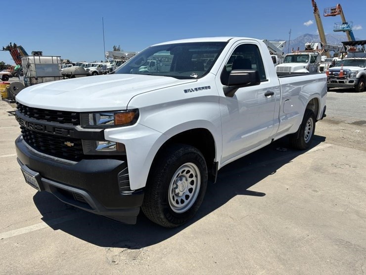 2019-chevrolet-silverado-1500-image-1