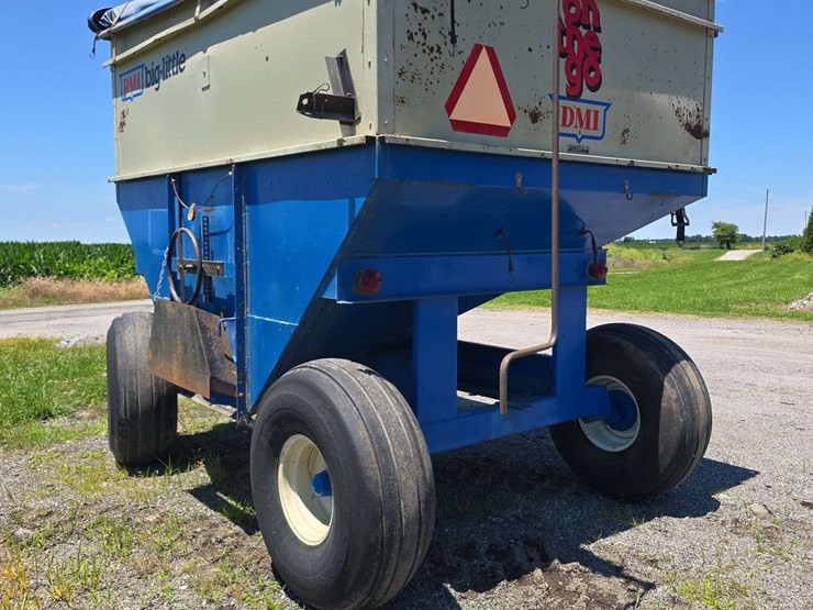 dmi-320-gravity-wagon,-roll-tarp,-lights,-ext.-tongue-image-6