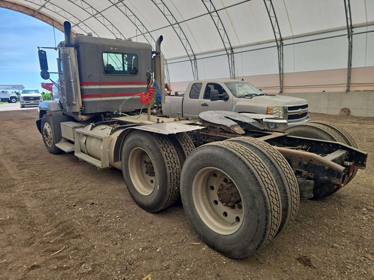 1991-freightliner-semi,-wet-kit,-9-speed,-air-brakes,-twin-fuel-tanks,-aluminum-ris,-ss-fenders,-11r24.5,-detroit-diesel-60-series,-air-slide-5th-wheel,-vin--1fuvdseb5lh392980-image-4