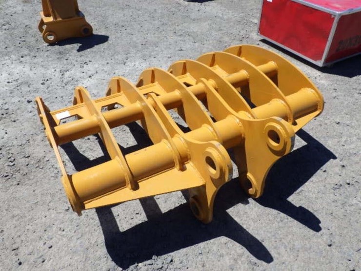 caterpillar-320-image-2