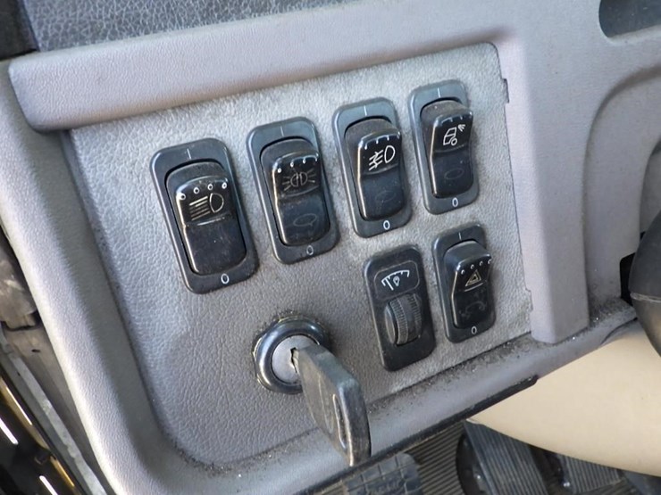 2012-peterbilt-386-image-53