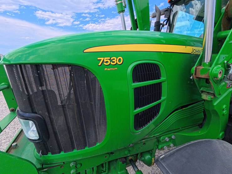 2011-john-deere-7530-premium-image-100