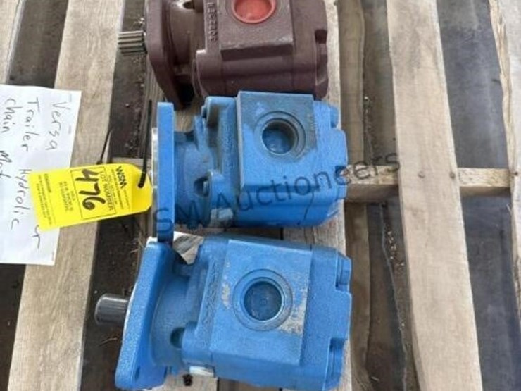 versa-spreader-trailer-hydraulic-chain-motors-image-4