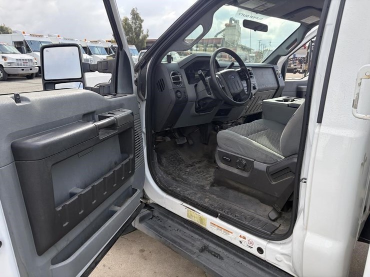 2012-ford-f550-image-16