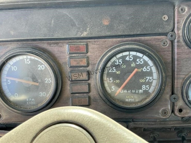 1999-freightliner-fld120-image-21