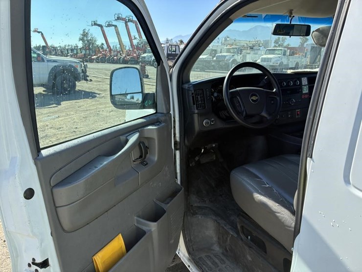 2014-utility-van-image-13