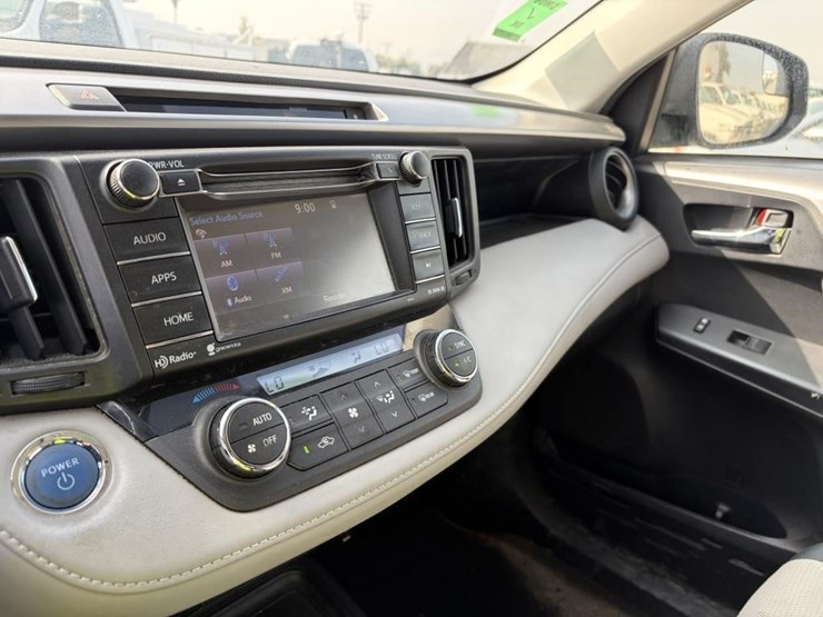 2016-toyota-rav4-image-17