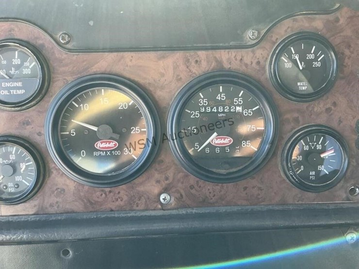 2005-peterbilt-379-image-17