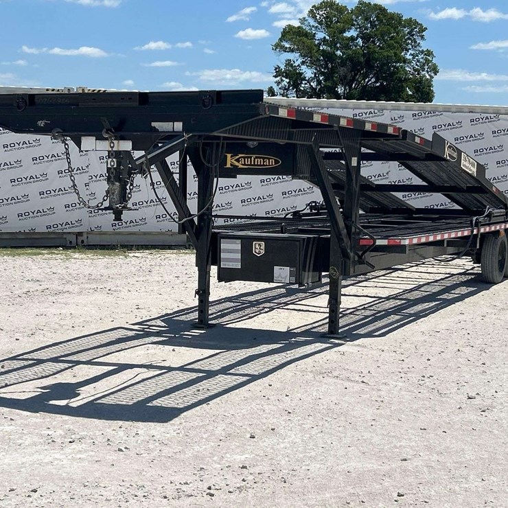 2020 Kaufman 47ft. Gooseneck Tri Axle Car Hauler Trailer
