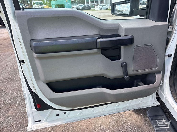 2017-ford-f550-image-8