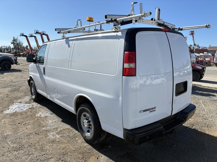 2014-utility-van-image-4