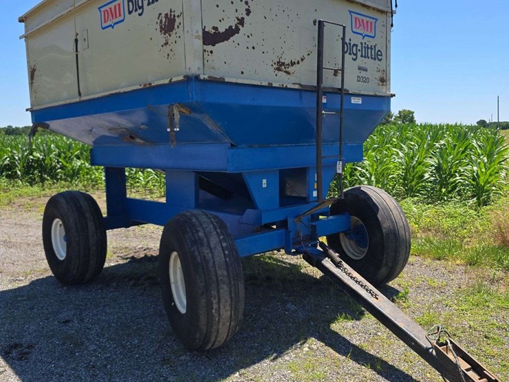 dmi-320-gravity-wagon,-roll-tarp,-lights,-ext.-tongue-image-3