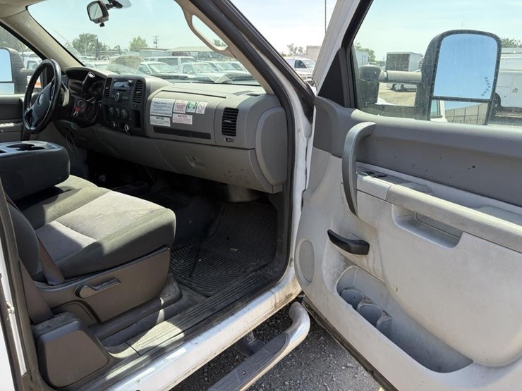 2012-gmc-sierra-3500-image-8