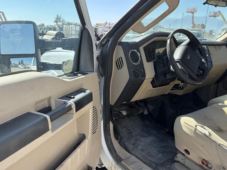 2010-ford-f450-image-14