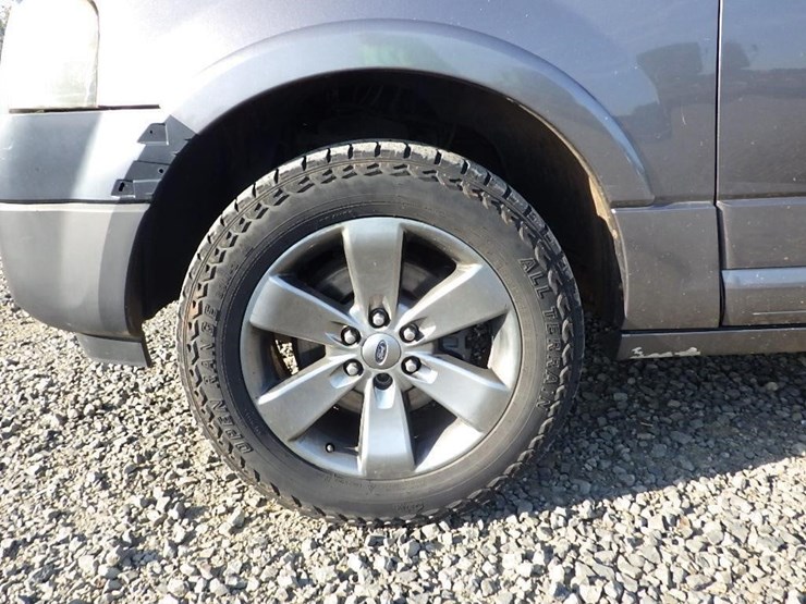 2010-ford-expedition-image-10