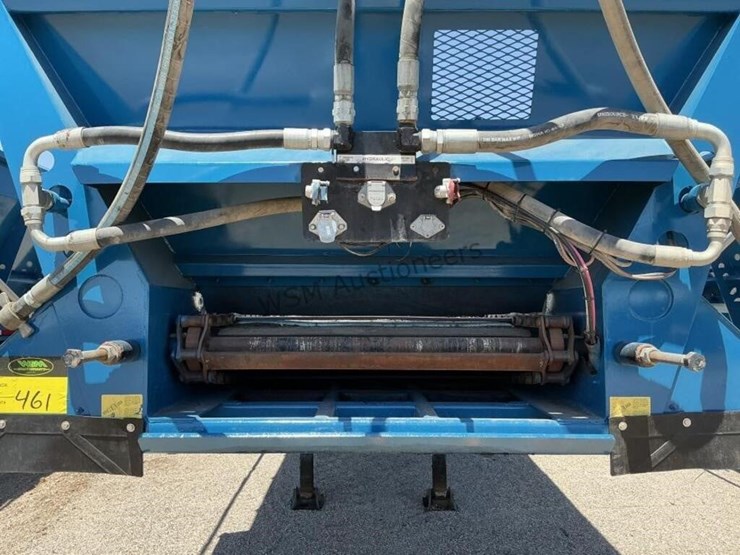 2020-versa-v-bottom-spreader-trailer-image-17