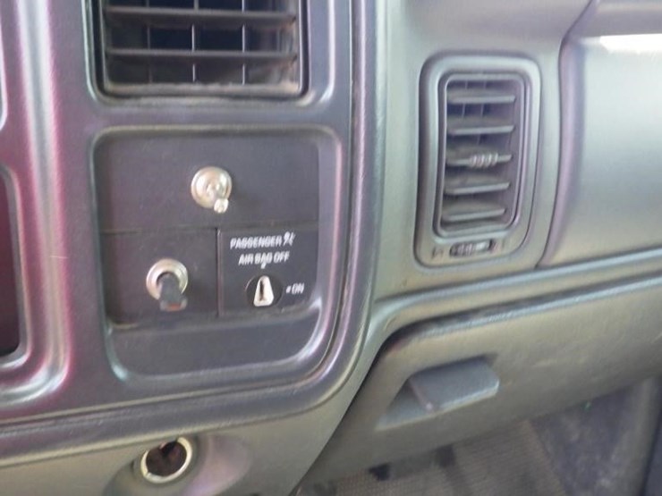 2004-chevrolet-3500-image-34