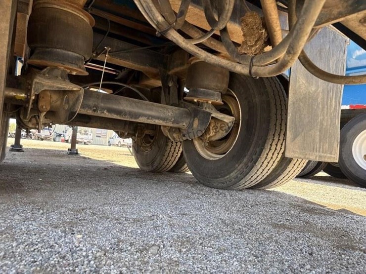 2018-versa-v-bottom-spreader-trailer-image-17