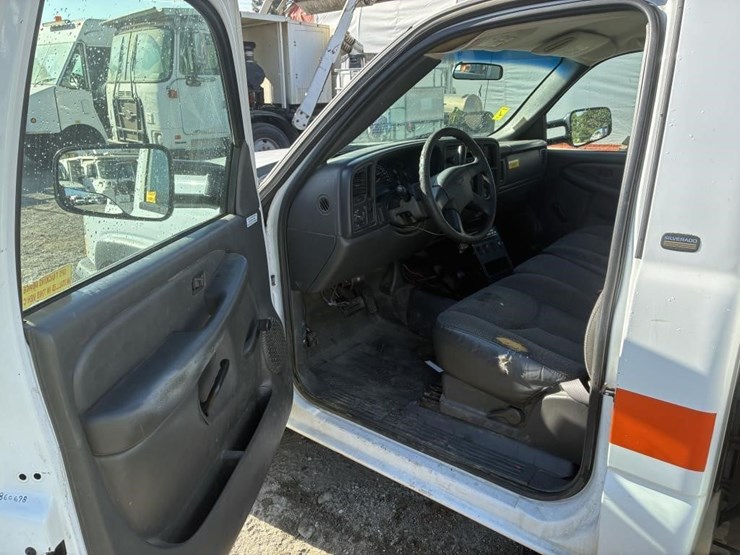 2003-chevrolet-silverado-2500-image-13