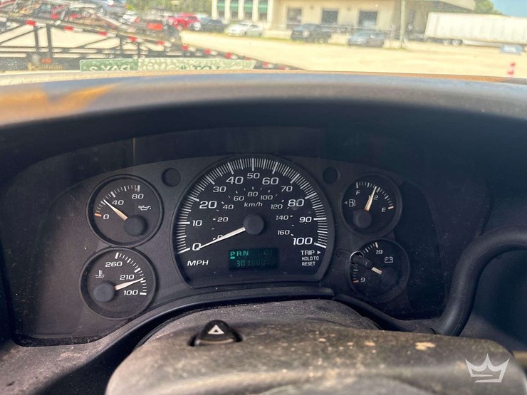 2004-chevrolet-express-3500-enclosed-service-van-image-30