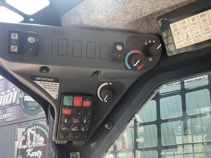 2024-deere-317g-image-15