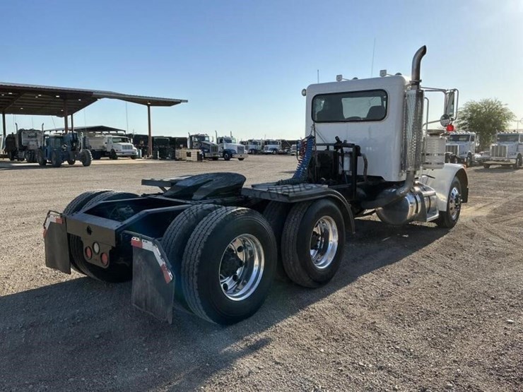 2005-peterbilt-379-image-4