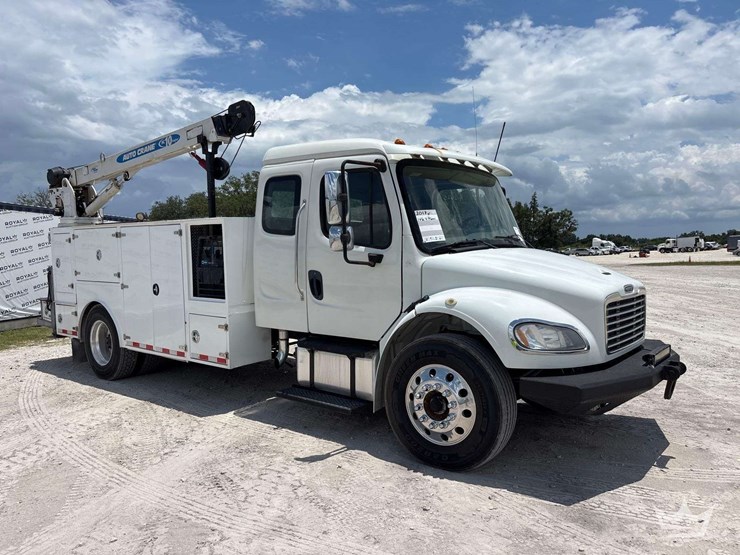 2017-freightliner-m2-106-image-1