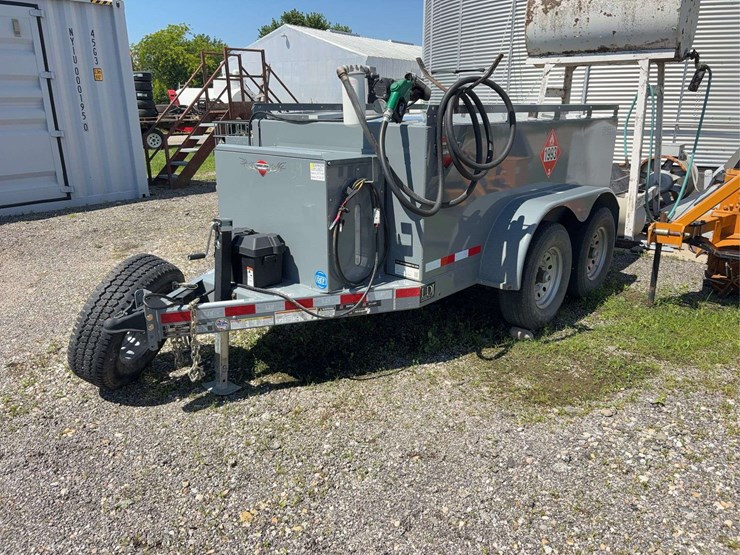 2023-thunder-creek-fuel-trailer,-990-gallon-of-fuel,-55-gallon-def-tank,-electric-pump-1-1/2''-hose,-tandem-axle,-spare-tires,-bumper-hitch-image-1