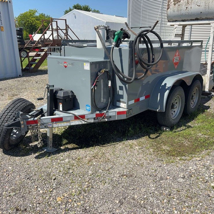 2023 Thunder Creek Fuel Trailer, 990 Gallon of Fuel, 55 gallon def tank, Electric Pump 1 1/2'' hose, Tandem Axle, Spare Tires, Bumper Hitch