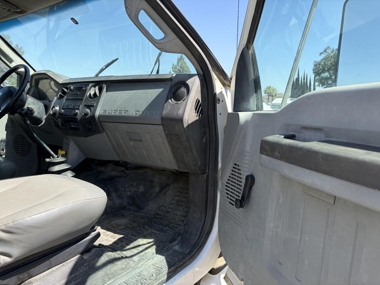 2011-ford-f750-image-10
