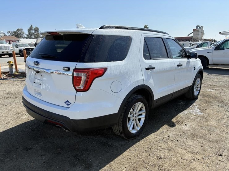 2017-ford-explorer-image-3