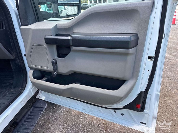 2017-ford-f550-image-31