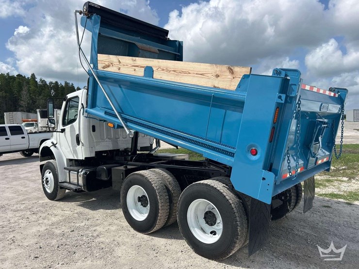 2015-freightliner-m2-106-image-4