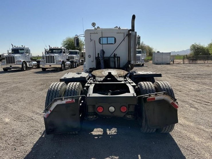 1999-freightliner-fld120-image-5