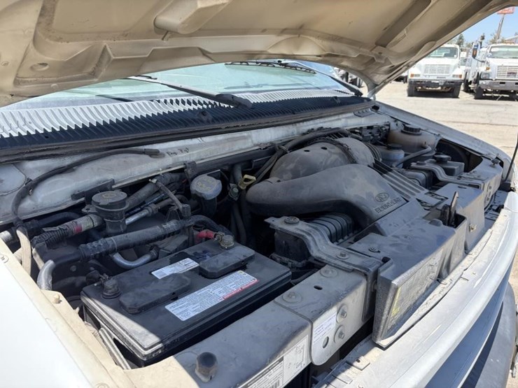 2002-ford-e350-image-8