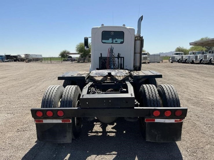 2001-peterbilt-379-image-5
